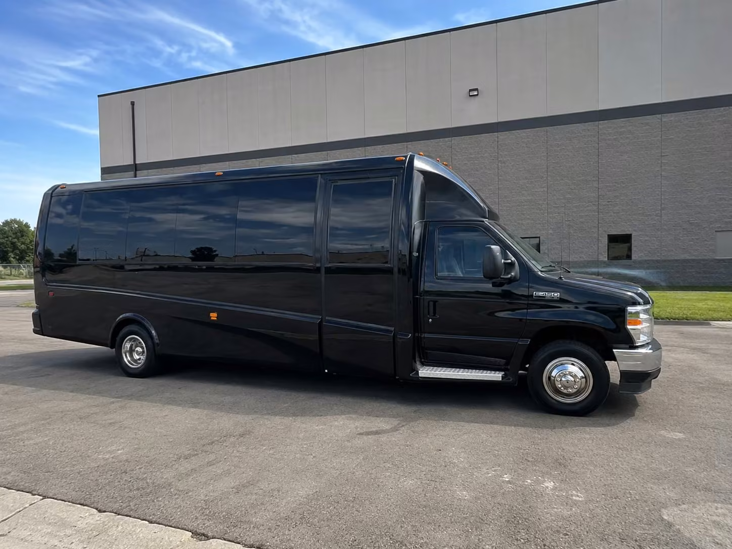 fargo 18 passenger minibus rental